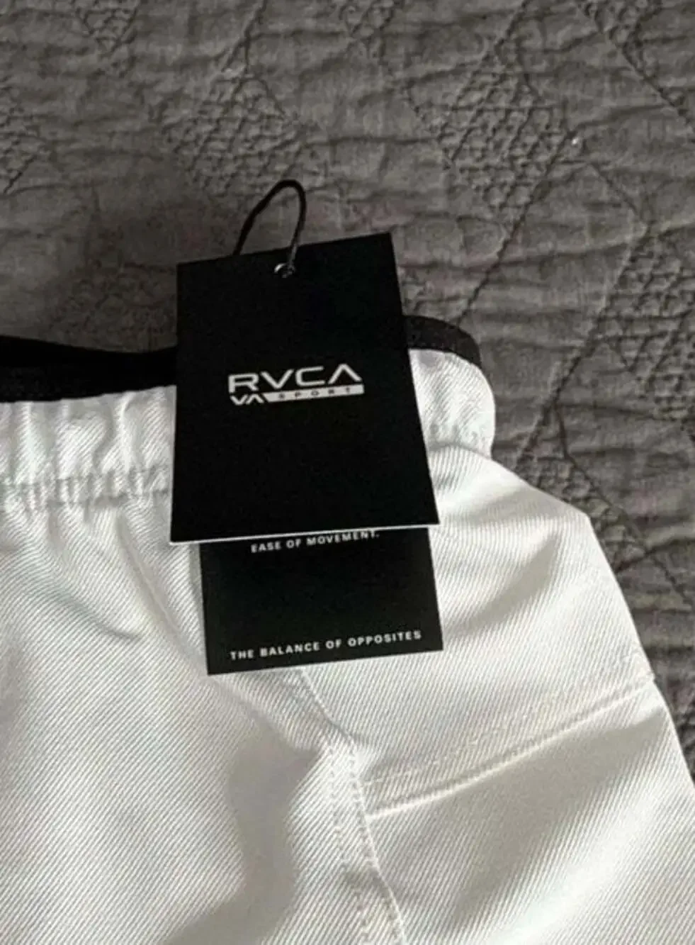 Men’s Large- RVCA Grappler 17” Fight Shorts AVYWS00173 White